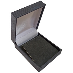 Pudełko skórzane czarne z grawerem na srebrnej tabliczce PGZ-6/NA/A25/GS